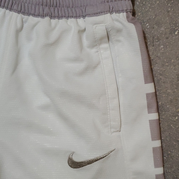 Nike Short - Picture 2 of 5